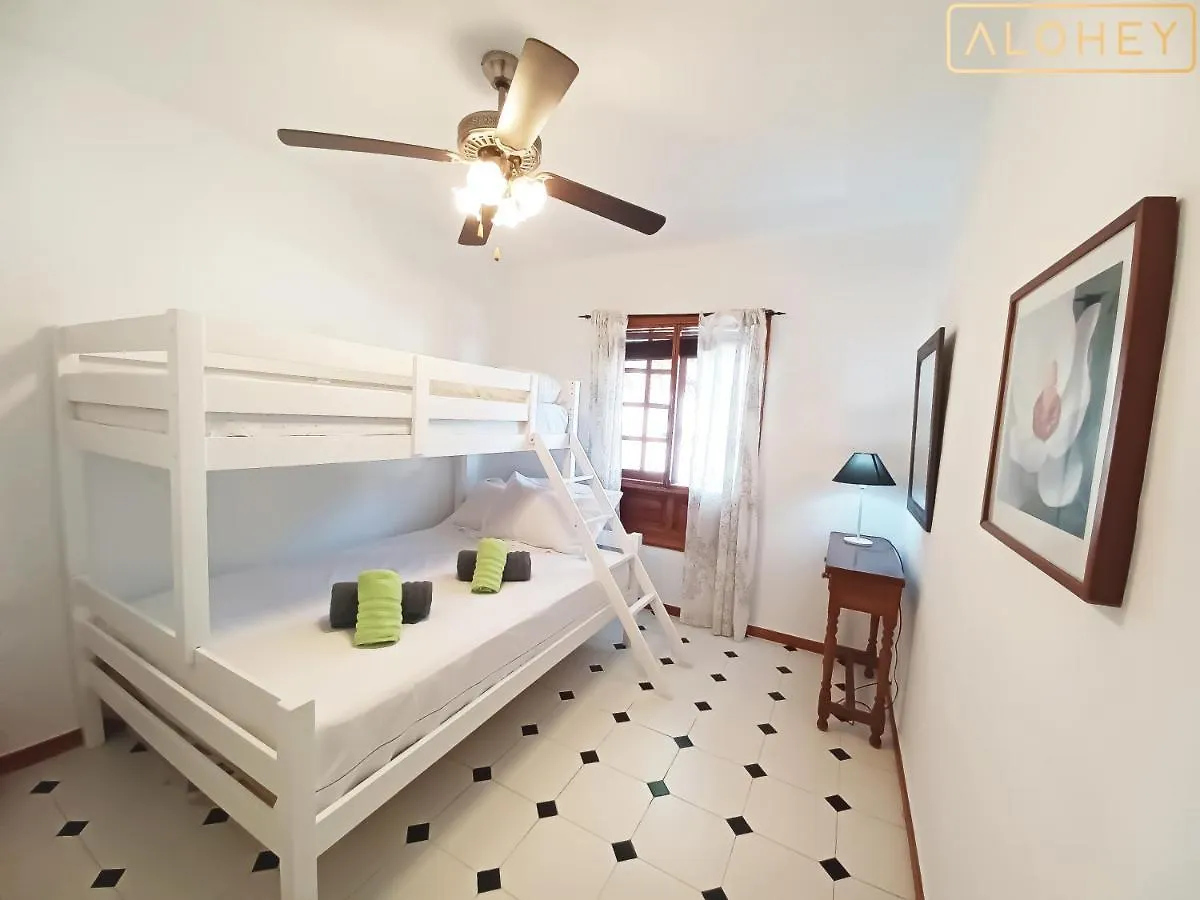 Villa Magica 7 Minutes Walk To Center With Pool And A/C Playa Blanca  0*, Playa Blanca (Lanzarote)