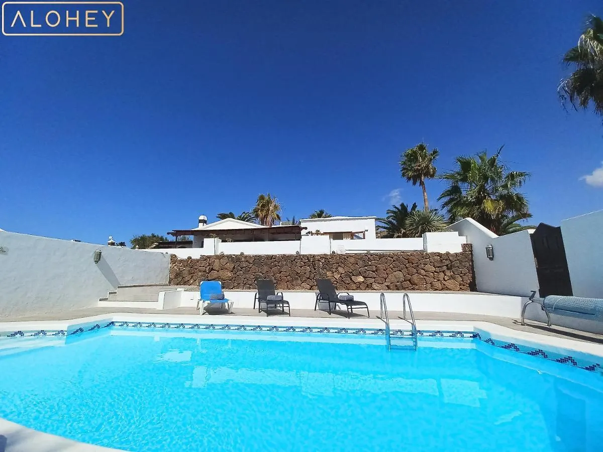 Villa Magica 7 Minutes Walk To Center With Pool And A/C Playa Blanca   Playa Blanca (Lanzarote)