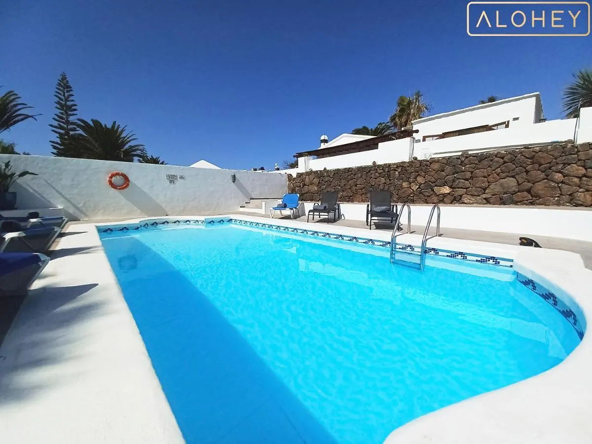 Villa Magica 7 Minutes Walk To Center With Pool And A/C Playa Blanca  0*, Playa Blanca (Lanzarote) Spanien