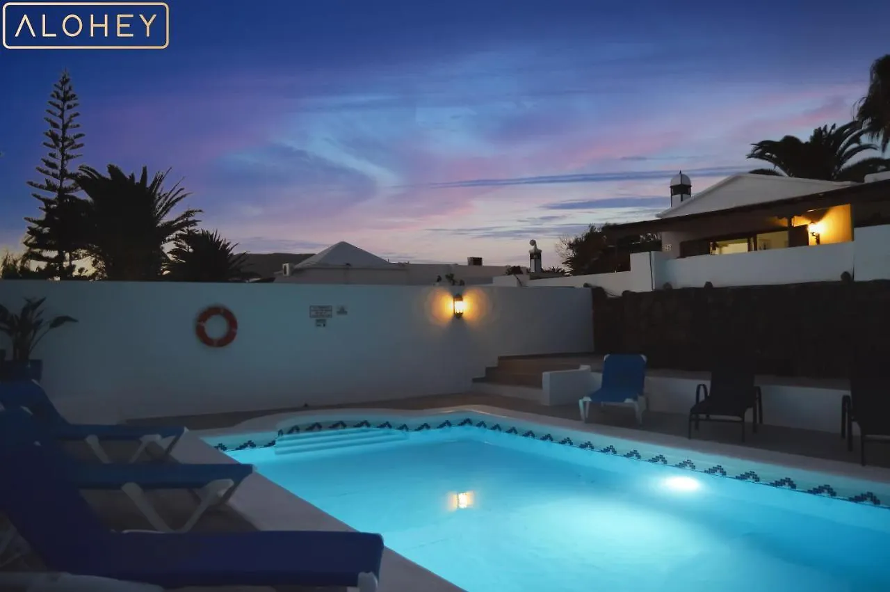 Villa Magica 7 Minutes Walk To Center With Pool And A/C Playa Blanca  0*, Playa Blanca (Lanzarote) Spanien