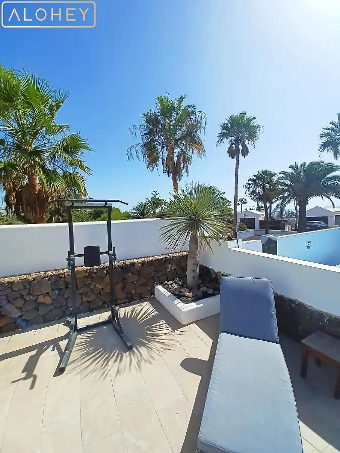 Villa Magica 7 Minutes Walk To Center With Pool And A/C Playa Blanca  0*, Playa Blanca (Lanzarote)