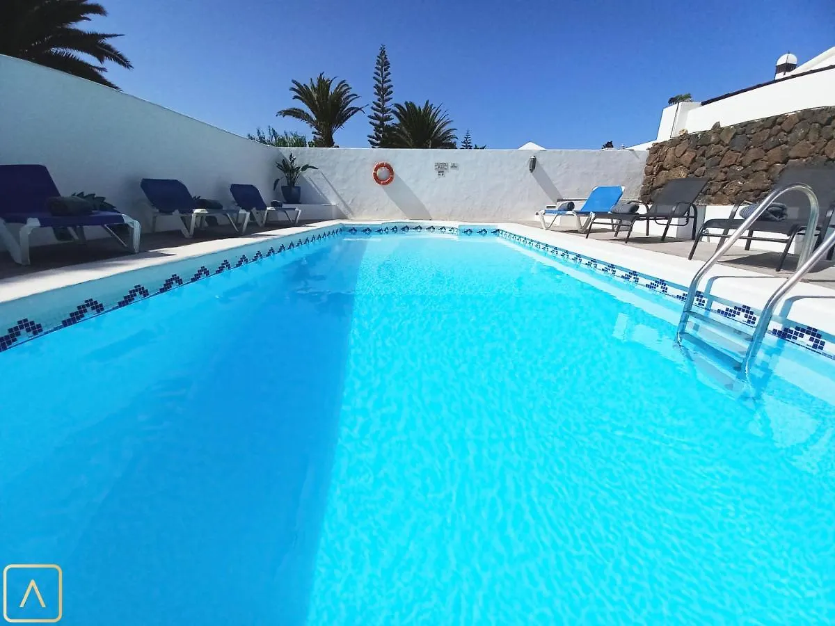 Villa Magica 7 Minutes Walk To Center With Pool And A/C Playa Blanca  Spanien
