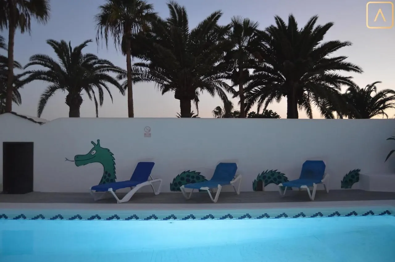 Villa Magica 7 Minutes Walk To Center With Pool And A/C Playa Blanca  0*, Playa Blanca (Lanzarote)
